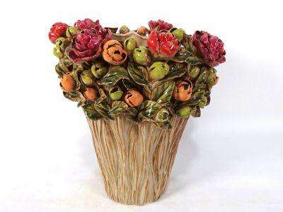 Vase i keramikk med roseornamenter (kun tilgjengelig for klikk og hent)